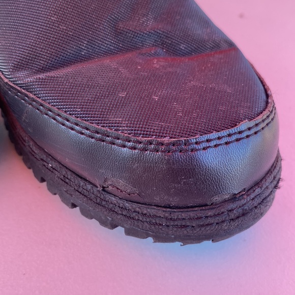 Snow boots used with a few flaws (pictures taken) but still useable condition - Picture 7 of 7